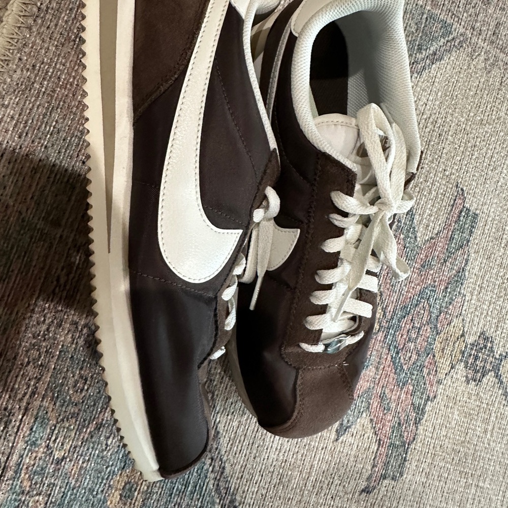 Nike women’s Dark Brown & White Classic Runner size 9.5